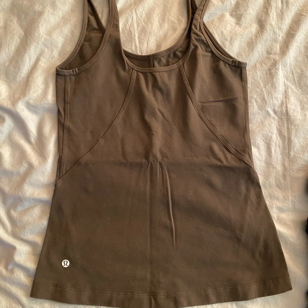 Lululemon - Picture 1 of 3